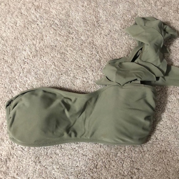 One shoulder ruffle bikini! - Picture 2 of 2